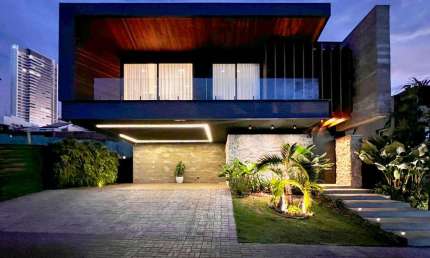 Sobrado à venda em Maringá, Zona 08, com 5 quartos, com 658.15 m², Morada do Lago