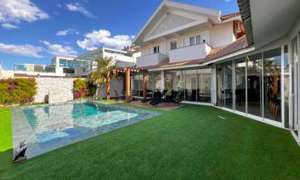 Sobrado para locação  - Condomínio Residencial Versailles – Maringá/PR
