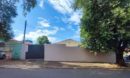 Casa com 152.44 m² e 3 Quartos à Venda no Cj Hab Hermann Moraes Barros - Maringá