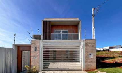 Sobrado à venda em Maringá, Bom Jardim, com 3 quartos, com 202.55 m²
