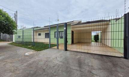 Casa para alugar em Maringá, Jardim Iguaçu, com 3 quartos, com 196.96 m²