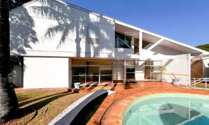 Sobrado à venda em Maringá, Zona 05, com 4 suítes, com 753.62 m²