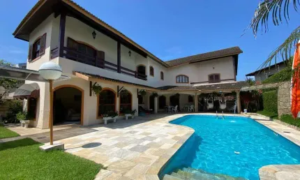 Casa para Venda em Itanhaém, Centro, 7 dormitórios, 4 suítes, 3 banheiros, 6 vagas