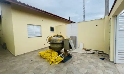 Casa para Venda em Itanhaém, Guacyra, 2 dormitórios, 1 suíte, 1 banheiro, 3 vagas