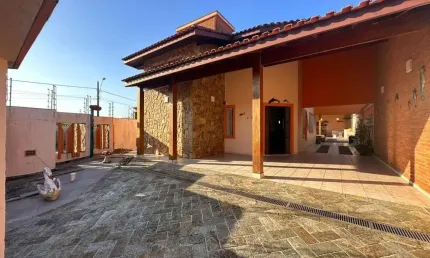 Casa para Venda em Itanhaém, Grandesp, 5 dormitórios, 3 suítes, 1 banheiro, 4 vagas