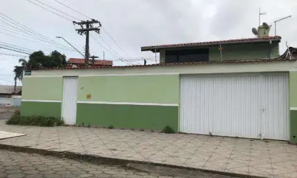 Casa para Venda em Itanhaém, Centro, 4 dormitórios, 2 suítes, 1 banheiro, 5 vagas