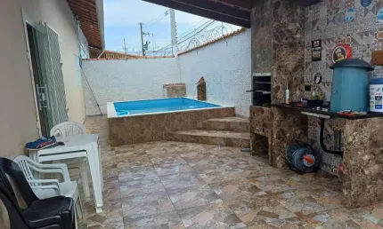 Casa para Venda em Itanhaém, Regina, 2 dormitórios, 1 suíte, 1 banheiro, 2 vagas