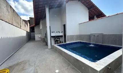 Casa para Venda em Itanhaém, Loty, 2 dormitórios, 1 suíte, 1 banheiro, 2 vagas