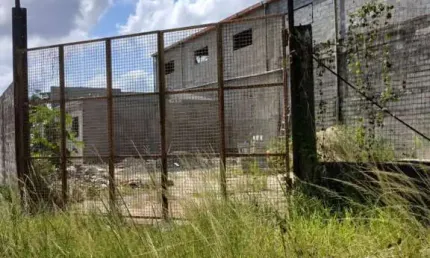 Comercial para Venda em Itanhaém, Regina, 2 banheiros