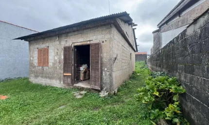 Casa para Venda em Itanhaém, Umuarama, 2 dormitórios, 1 suíte, 1 banheiro, 2 vagas