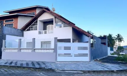Sobrado para Venda em Peruíbe, Estância São José, 4 dormitórios, 2 suítes, 3 banheiros, 3 vagas