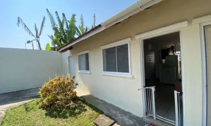Casa para venda em itanhaém, jardim umuarama, 2 dormitórios, 2 banheiros, 1 vaga