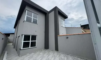 Sobrado para Venda em Itanhaém, Balneário Gaivota, 3 dormitórios, 1 suíte, 4 banheiros, 2 vagas