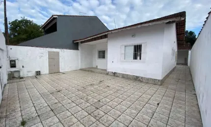 Casa para Venda em Mongaguá, Itaóca, 2 dormitórios, 1 suíte, 2 banheiros, 3 vagas