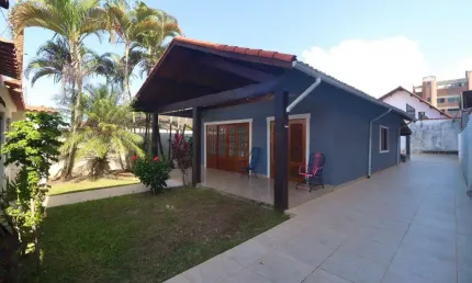 Casa para Venda em Peruíbe, Stella Maris, 3 dormitórios, 1 suíte, 1 banheiro, 3 vagas