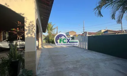 Casa para Venda em Itanhaém, Loty, 3 dormitórios, 1 suíte, 2 banheiros, 6 vagas