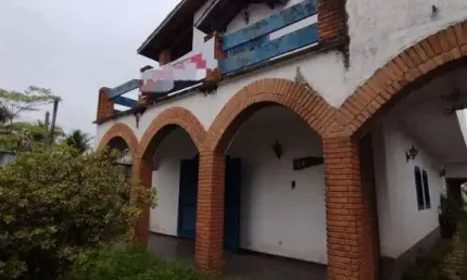 Casa para Venda em Itanhaém, Centro, 3 dormitórios, 3 suítes, 1 banheiro, 16 vagas