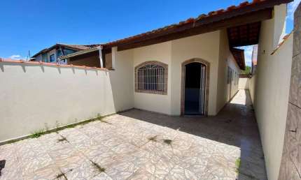Casa para Venda em Itanhaém, Balneário Tupy, 2 dormitórios, 1 suíte, 1 banheiro, 2 vagas