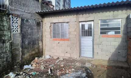 Casa para Venda em Itanhaém, Balneário Gaivotas, 1 dormitório, 1 banheiro, 3 vagas