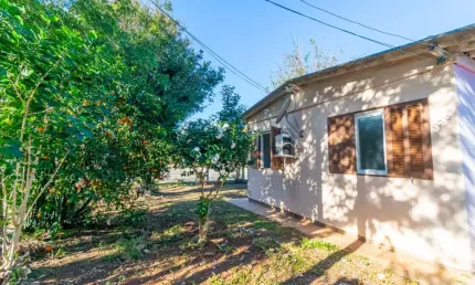 Casa de esquina com ótima localização na morada do vale 1