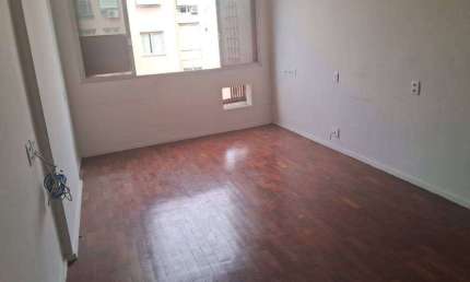 Apartamento para venda tem 60 metros quadrados com 2 quartos em Copacabana - Rio de Janeiro - RJ