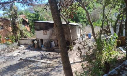 20m2 de frente para aestrada do joa ,proximo a delegacia.