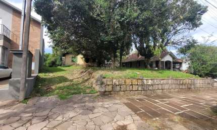 TERRENO AMPLO À VENDA, EM FRENTE À TORRE DE INFORMAÇÕES EM NOVA PETRÓPOLIS/RS