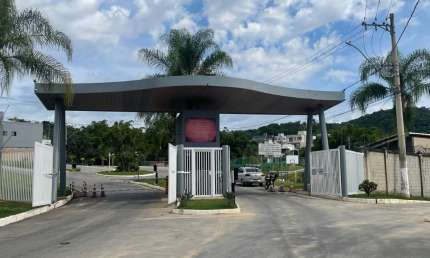 LINDA CASA NO CONDOMÍNIO ESTÂNCIA DOS LAGOS - SANTA LUIZA-MG