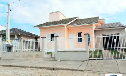 Casa semi nova à venda – localização estratégica próxima à alliance one, em araranguá/sc!