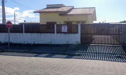 Casa com piscina à venda – centro de balneário arroio do silva / sc