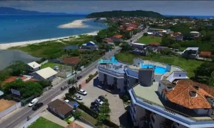 Apartamento com 2 quartos à venda no Ponta das Canas, Florianópolis  por R$ 589.000