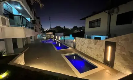 Apartamento com 1 quarto à venda no Santinho, Florianópolis  por R$ 549.000