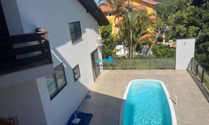 Casa em condomínio fechado com 5 quartos à venda no Cacupé, Florianópolis  por R$ 2.199.000