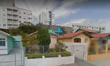 Casa comercial à venda no Barreiros, São José  por R$ 742.000