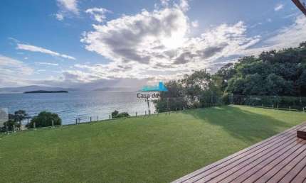 Casa em condomínio fechado com 5 quartos à venda no Sambaqui, Florianópolis  por R$ 5.990.000