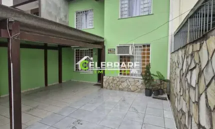 Sobrado no hauer, 03 quartos, suíte com hidro, churrasqueira.