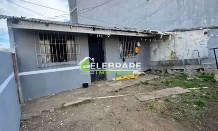Casa no santa cândida!!! 02 qtos, terreno, próx. a rotatória