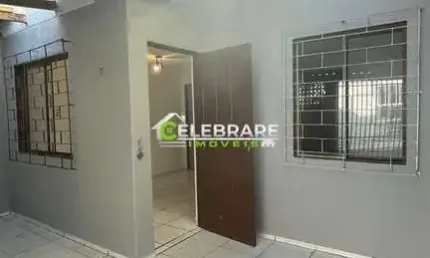 Casa no sítio cercado!!! 02 qtos, próx. merc. superzamp
