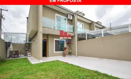Belíssimo sobrado de esquina, com 3 quartos sendo 1 suíte e 4 vagas de garagem no vitória régia (cidade industrial)