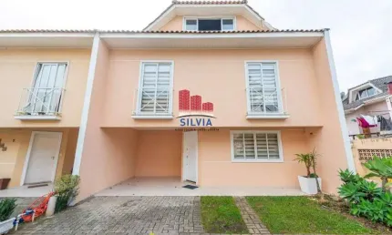 Lindo Sobrado Triplex MOBILIADO, em condomínio fechado no Boqueirão.