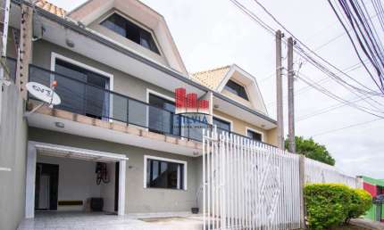 Lindo Sobrado Triplex com 123m², 3 quartos, 2 vagas de garagem, na melhor região do Capão Raso.