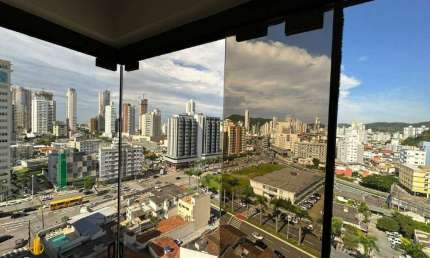 Apartamento a venda no Edificío Reino Unido localizado no Centro de Itajaí.