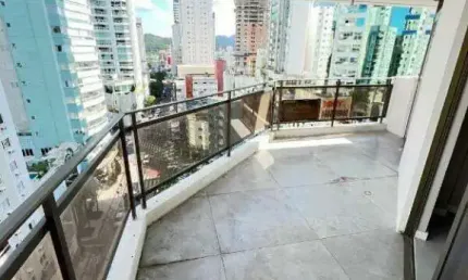 Apartamento para venda, localizado no centro de Balneário Camboriú.