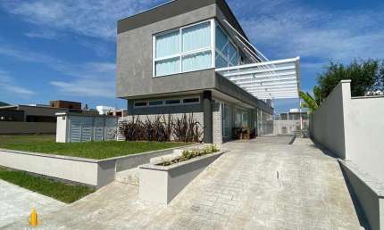 Casa alto padrão a venda no Bairro Areias em Camboriú.