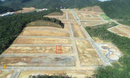 Terreno a venda no Condomínio Colinas de Camboriú localizado no Bairro Várzea do Ranchinho em Camboriú.
