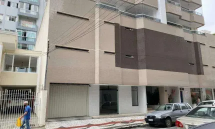 Sala comercial a venda no edifício brisas do mar localizado no centro em balneário camboriú.