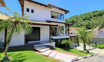 Casa a venda localizada na Praia dos Amores em Balneário Camboriú.
