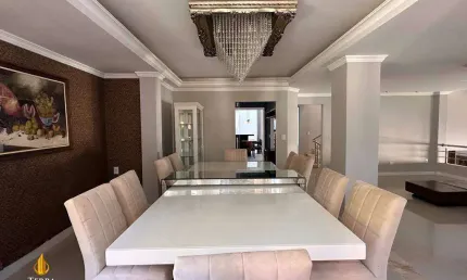 Casa à venda no Condomínio Vila Rica localizada em Balneário Camboriú