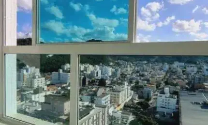 Apartamento à venda no Edifício Falcon Tower no Centro em Balneário Camboriú