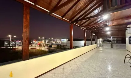Casa com sala comercial a venda no bairro Cordeiros em Itajaí Santa Catarina.